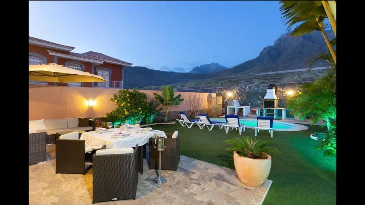 Villa Encanto, Heated And Salt Water Pool, Fast Fiber!!! Costa Adeje  Costa Adeje (Tenerife)